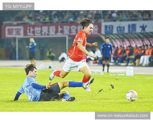 武什科维奇头球破门瞬间,汉堡青年球员防守贡献